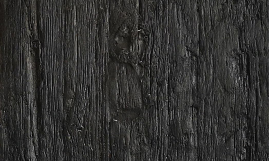 lemn vopsit cu negru mat