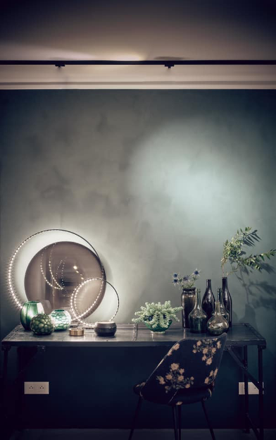 vopsea decorativa verde perete living